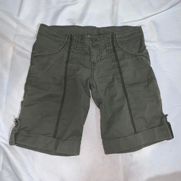 Green cargo shorts with adjustable - Picture 2 of 8